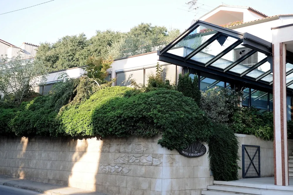 Milan Hotel Restaraunt Enoteca, Pula - главное фото отеля