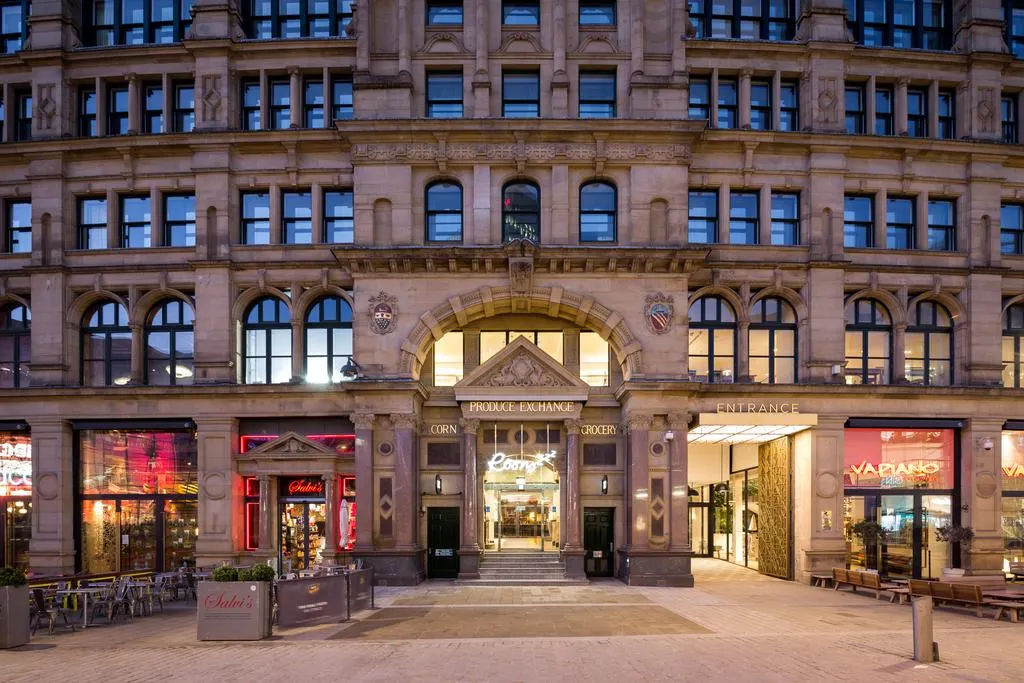 Roomzzz Manchester Victoria, Manchester - главное фото отеля