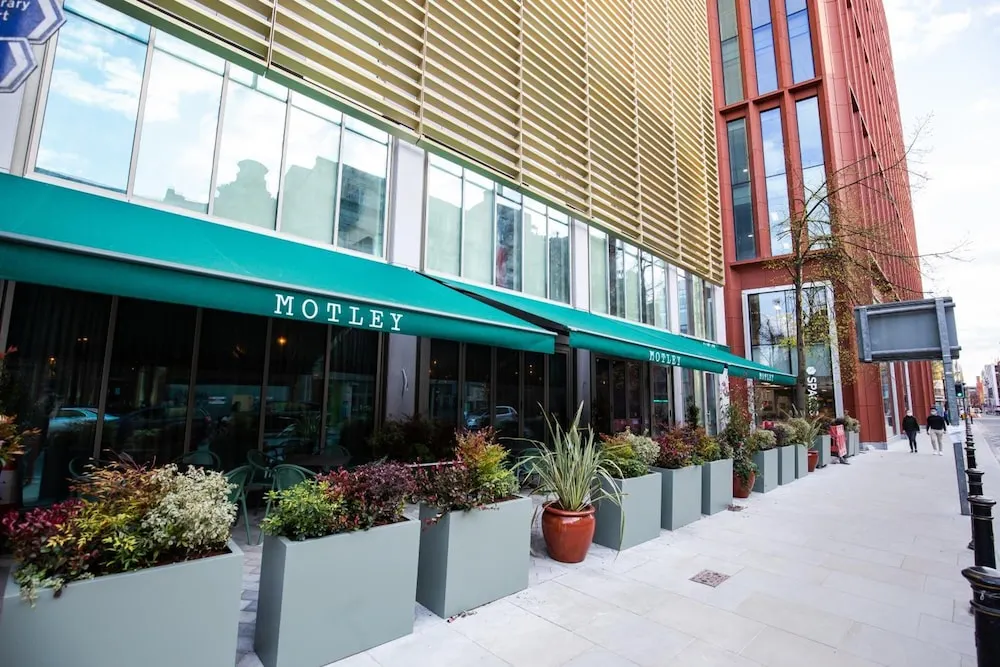 YOTEL Manchester Deansgate, Manchester - photo 2