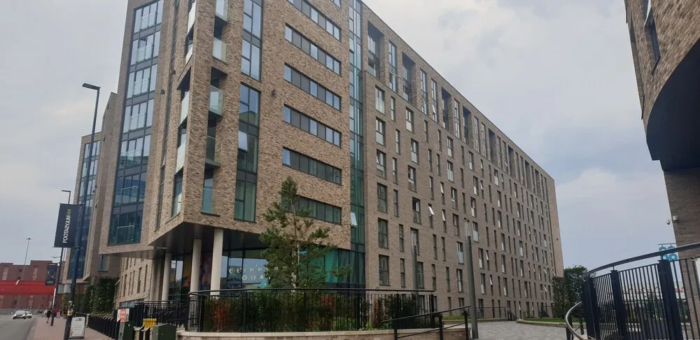 Quay Apartments Salford Quays, Manchester - photo 2