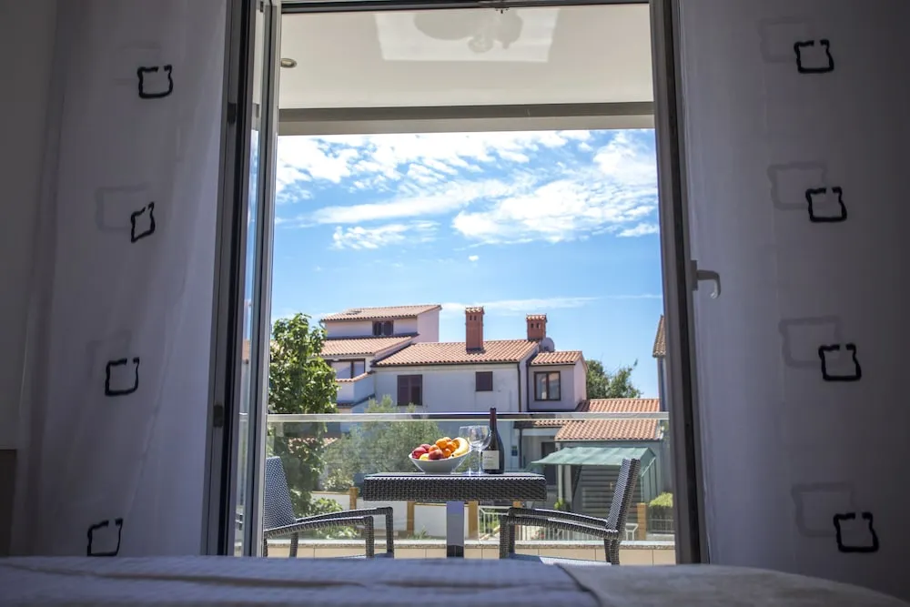 Adrion Aparthotel, Pula - фото 3