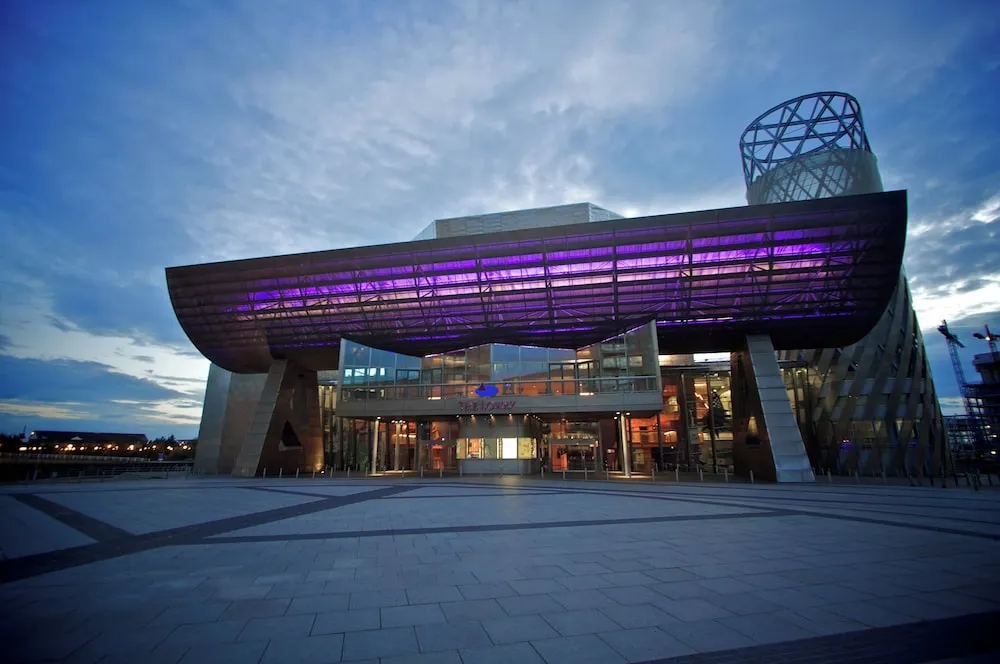 Quay Apartments Salford Quays, Manchester - photo 3