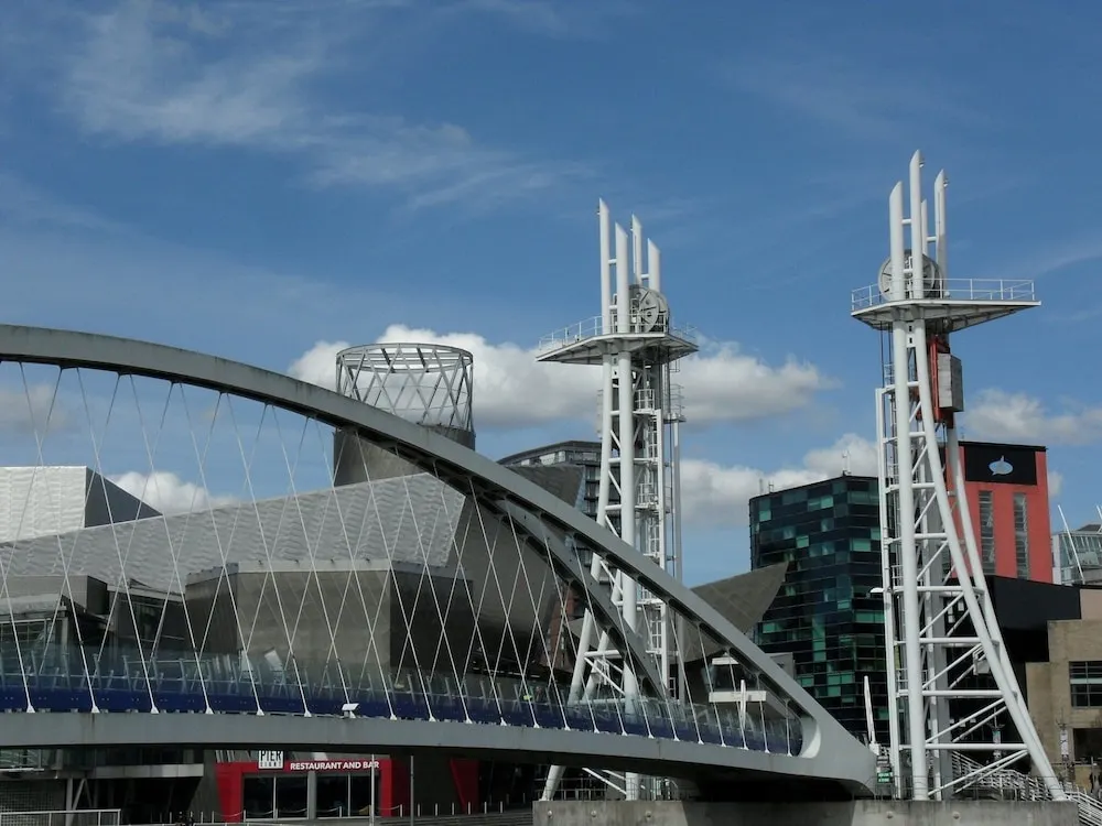 Quay Apartments Salford Quays, Manchester - photo 5
